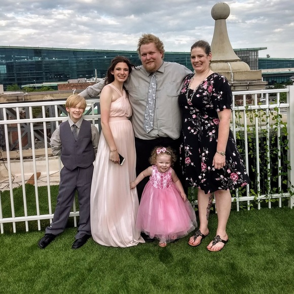 Meet your Posher, Melissa - Picture 3 of 3